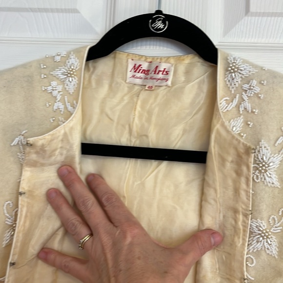 Vintage Cream & White Floral Beaded Cropped Knit Cardigan Sweater - Hong Kong - Picture 15 of 16